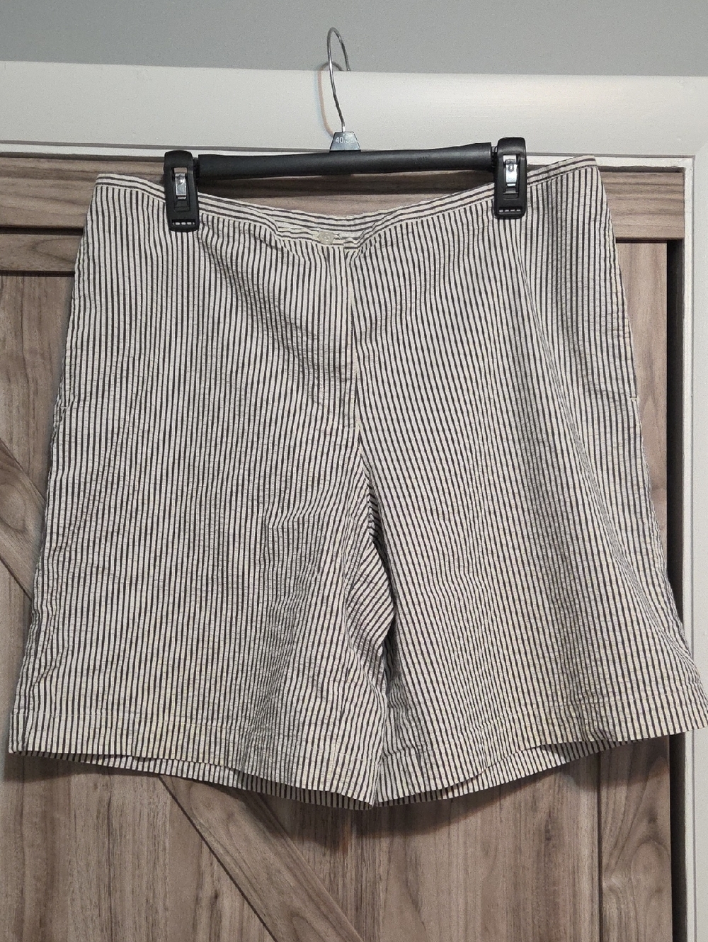 Liz Golf By Liz Claiborne Gray and White Striped Bermuda Shorts Size 14